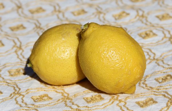 Picture of two lemons