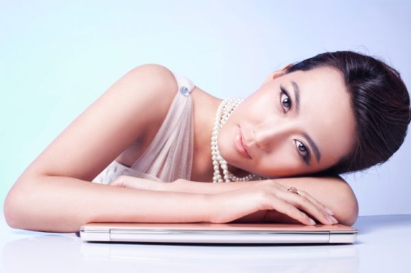 Picture of woman with a laptop