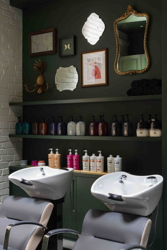 Blow-dry bar salon