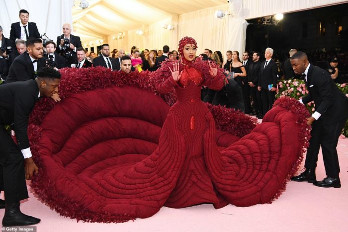 MET GALA CARDI B
